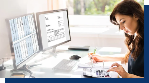 حسابدار مشغول انجام کار